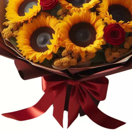 Amore Mío, este ramo incluye hermosos girasoles, rosas y solidago, que simbolizan la felicidad, el amor y la amistad, girasoles a domicilio en Bogotá. Floristería Fiore Colombia, decoración