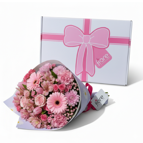 Caja floral con variedad de flores en tonos rosados presentada como regalo sorpresa en un ambiente de celebración.