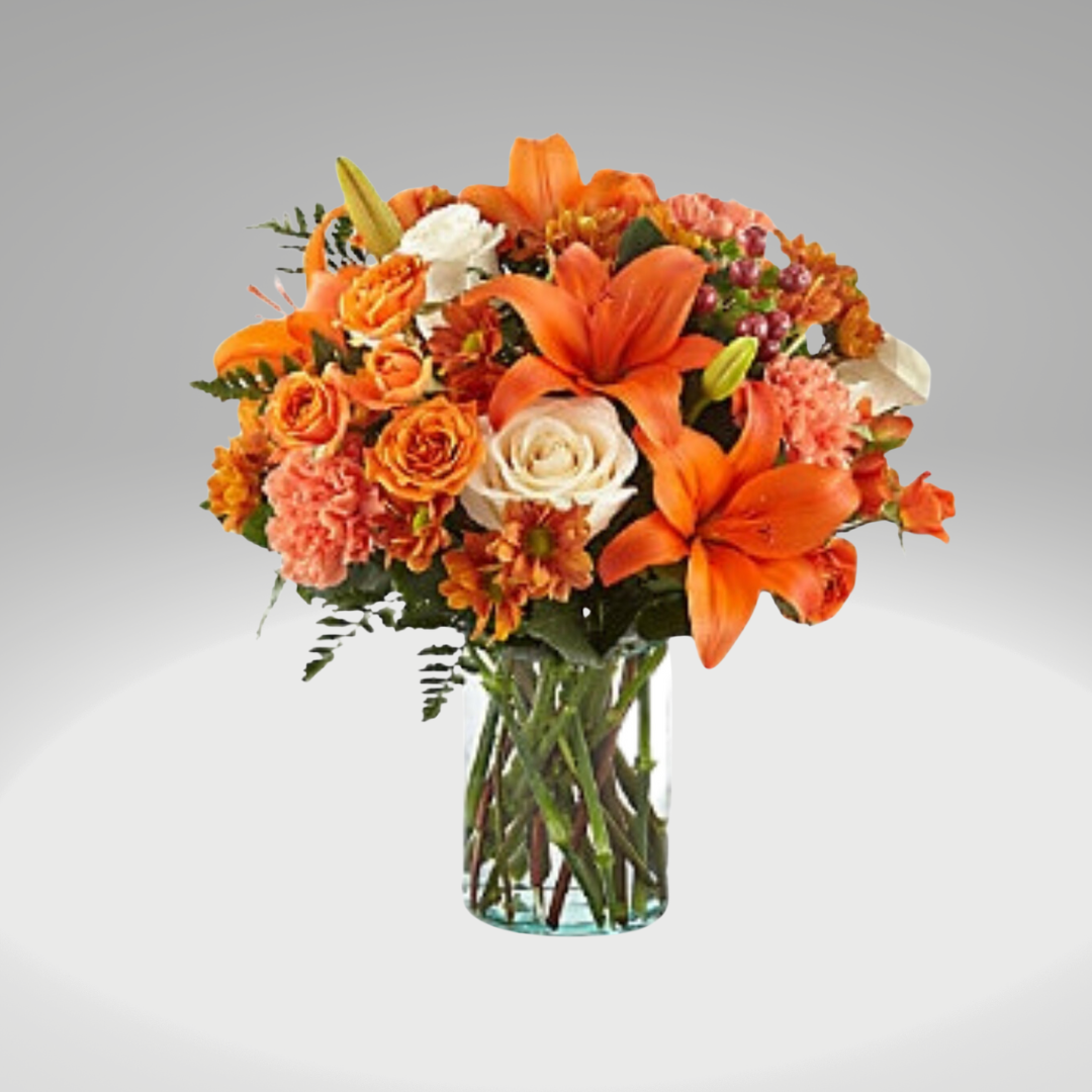 Bouquet de rosas y lirios en florero presentado como regalo elegante en un ambiente familiar en Bogotá.