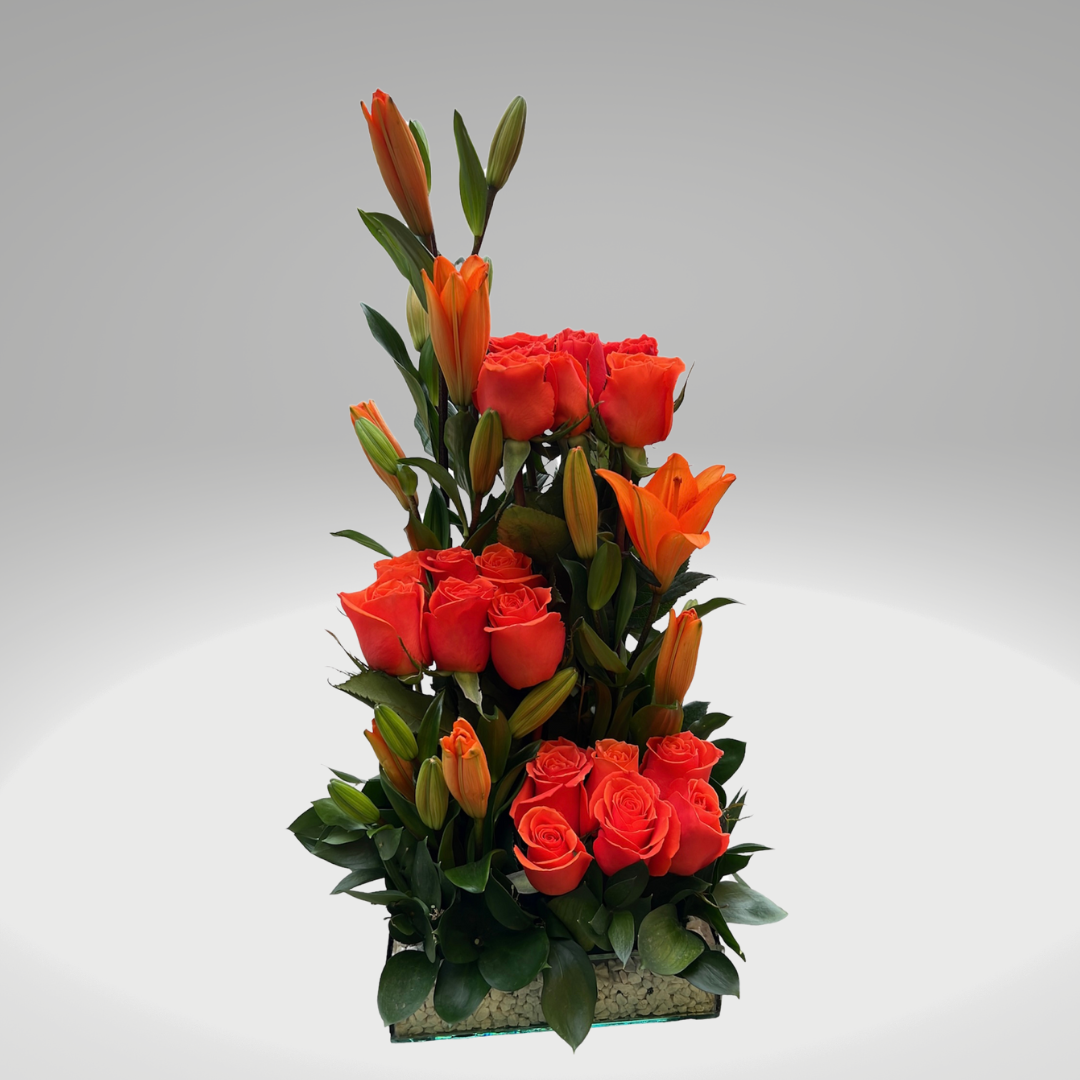 Arreglo floral moderno con composición vertical, ideal para regalo especial en Bogotá