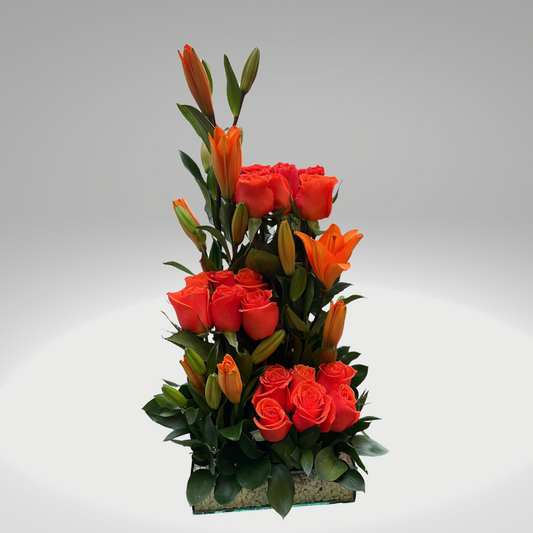 Arreglo floral moderno con composición vertical, ideal para regalo especial en Bogotá